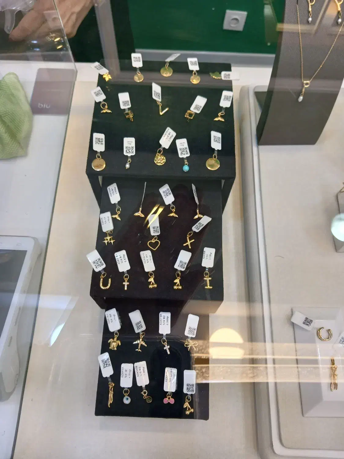 گوشواره دست بند طلا|جواهرات|تهران, درختی|دیوار