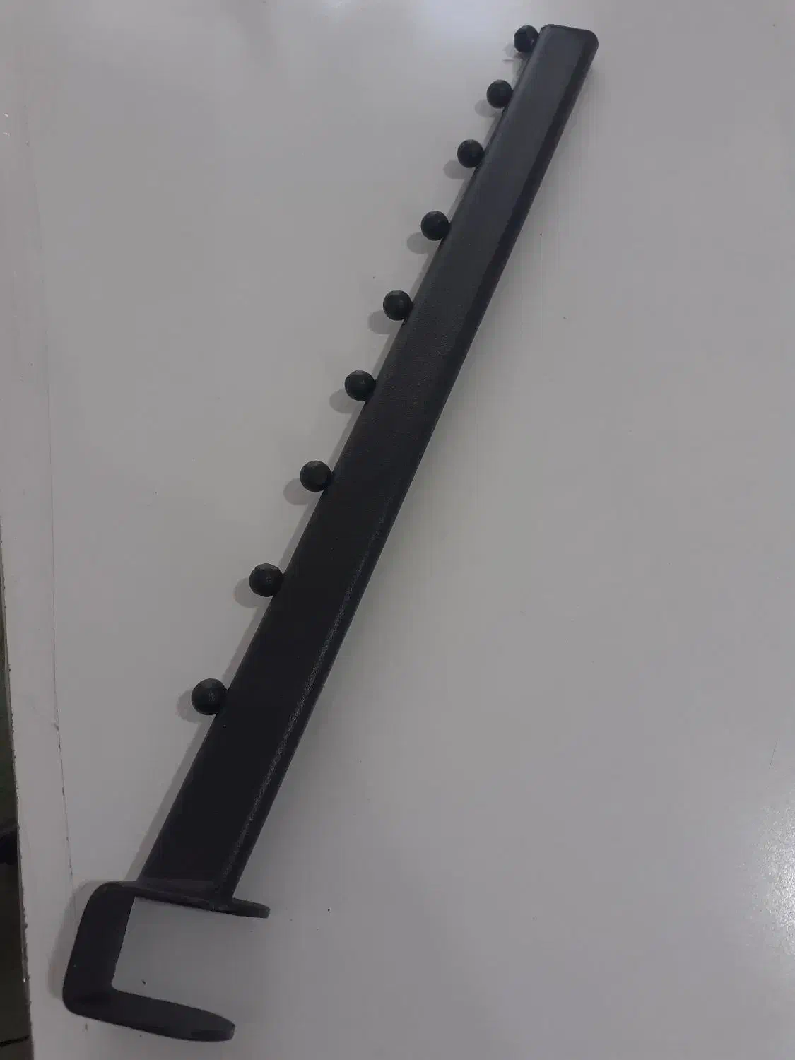 رگال تیله ای|بندرخت و رخت‌آویز|میانه, |دیوار