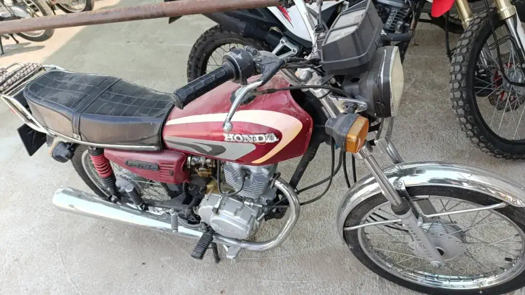 فروش موتور سیکلت هوندا ۱۲۵ سی جی کبیرو الگانس|موتورسیکلت|تهران, زمزم|دیوار