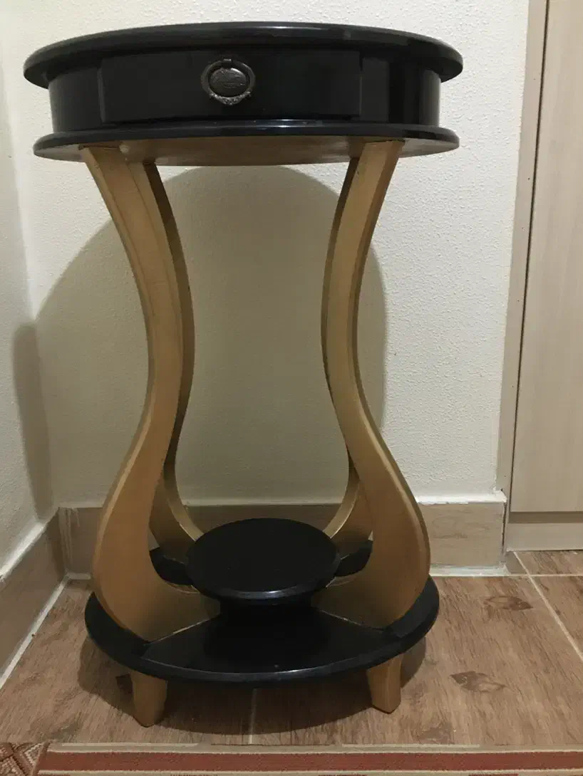 کنسول زیبا|بوفه، ویترین، کنسول|شاهین‌شهر, اقبال لاهوری|دیوار