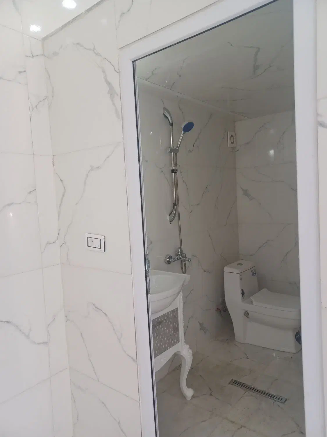 یک باب مغازه تجاری|اجارهٔ مغازه و غرفه|تکاب, |دیوار