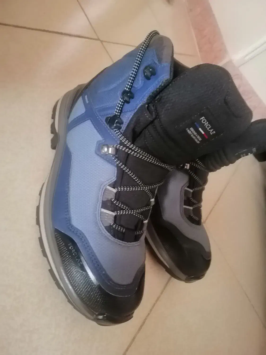 کفش کوهنوردی زنانه|کیف، کفش، کمربند|رشت, صفاری|دیوار