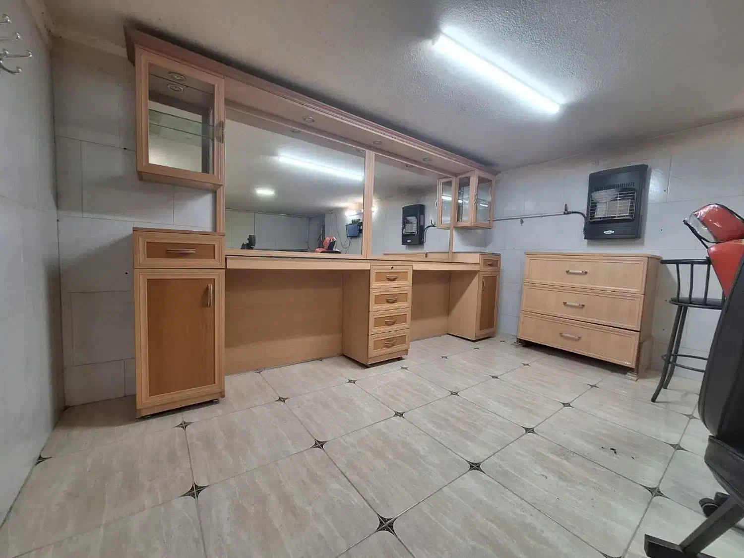 فروش دکور آرایشگاه زنانه|آرایشگاه و سالنهای زیبایی|اشکذر, |دیوار