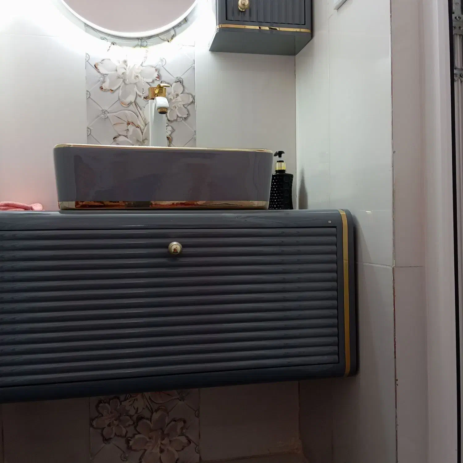 روشویی در حد نو.|لوازم سرویس بهداشتی|پاوه, |دیوار