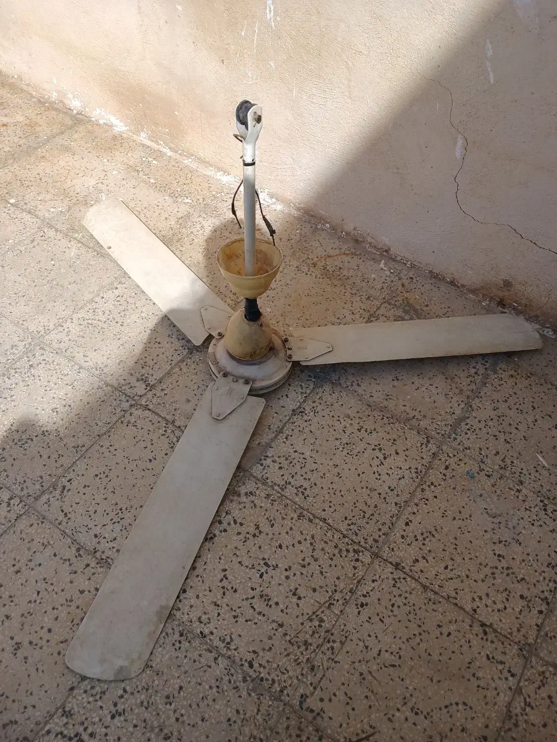 پنکه|پنکه و تصفیهکنندهٔ هوا|شوشتر, |دیوار