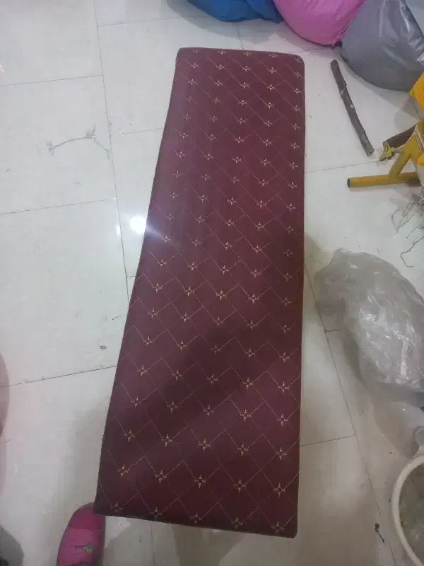 نیمکت دونفره کارگاهی روکش چرم در دورنگ زرشکی وکرم|صندلی و نیمکت|تهران, صادقیه|دیوار