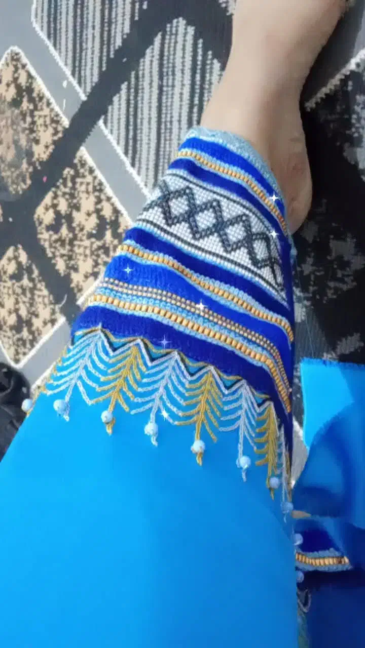 پایه گلابتونی|لباس|قشم, |دیوار