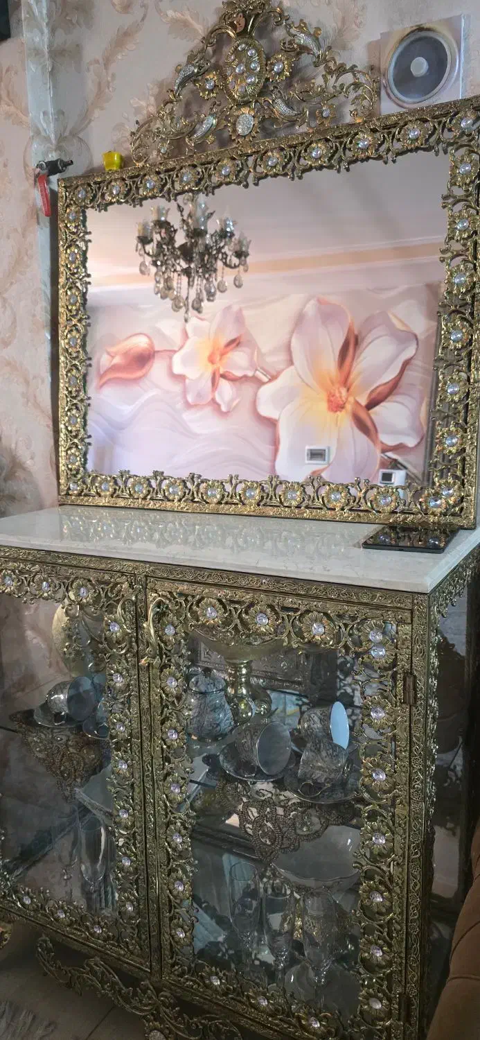 آینه کنسول بسیار سنگین برنجی با ۲بوفه|بوفه، ویترین، کنسول|قرچک, شهرک گلها|دیوار