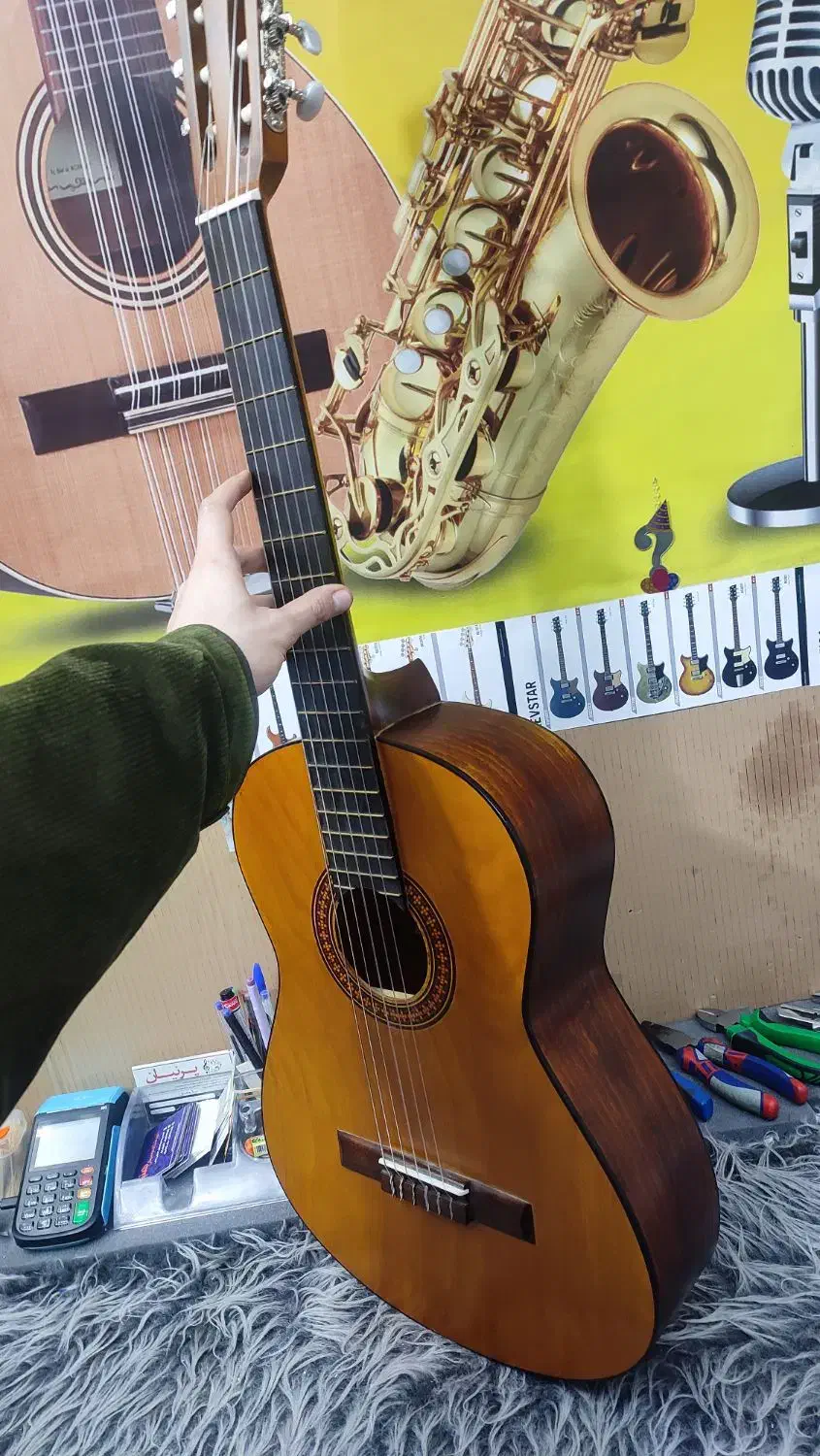 گیتار MV|گیتار، بیس، امپلیفایر|زنجان, |دیوار