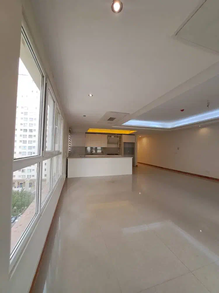 رهن برج مجلل ۱۷۰ متری ویو دریاچه تراس قابل چیدمان