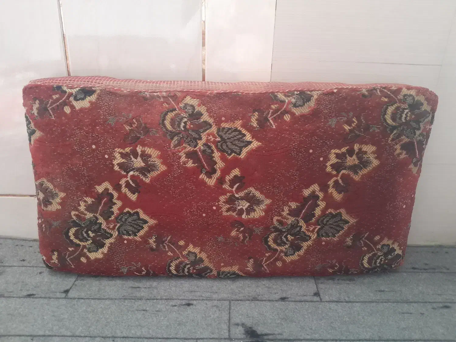 پشتی سفره خانه|پشتی|دورود, |دیوار