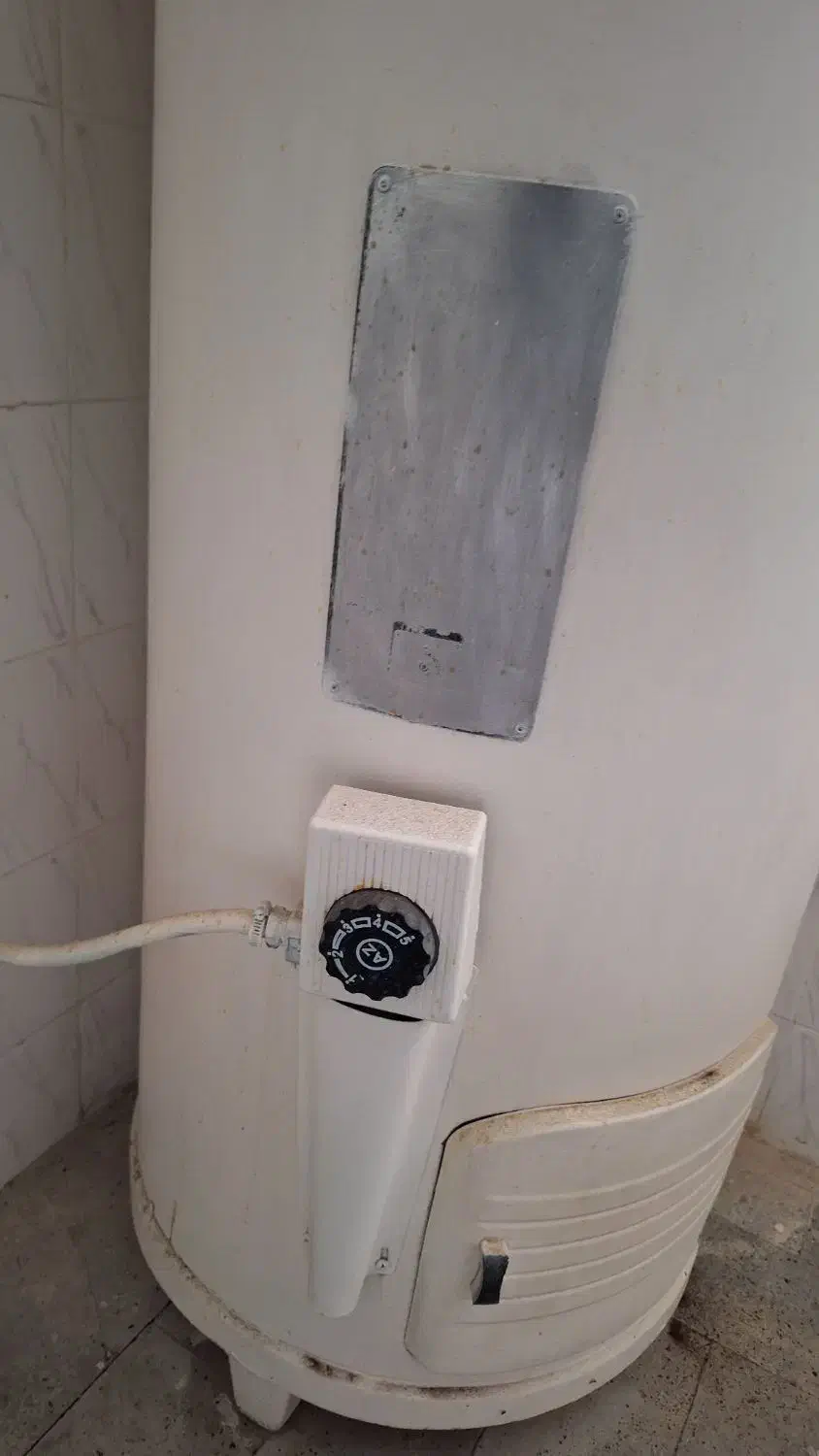 کابینت فلزی، آبگرمکن و کولر آبی|آب‌چکان و نظم‌دهنده ظروف|همدان, |دیوار