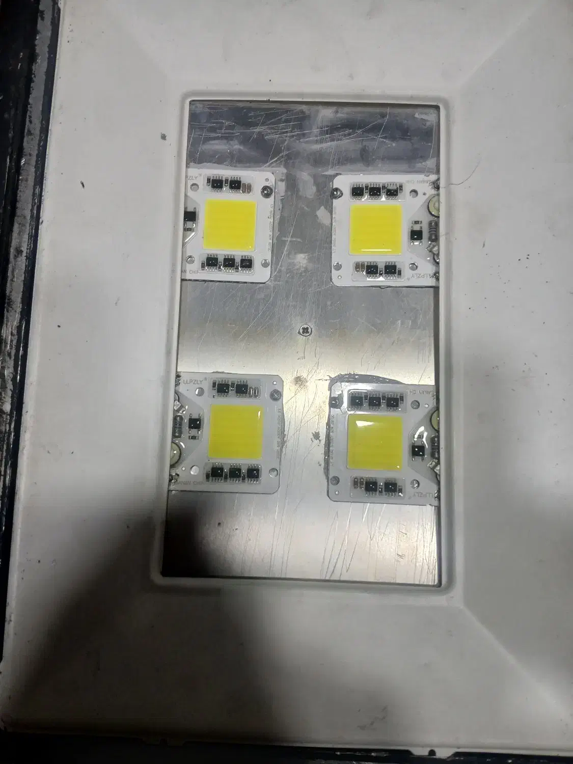 پروژکتور جنس پی وی سی|لامپ و چراغ|اهواز, کوی شاهد|دیوار