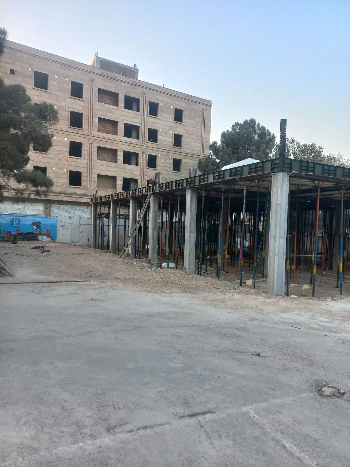 اجرای فونداسیون و سوله و سقف بتنی و فلزی و استخر|خدمات پیشه و مهارت|باقرشهر, |دیوار