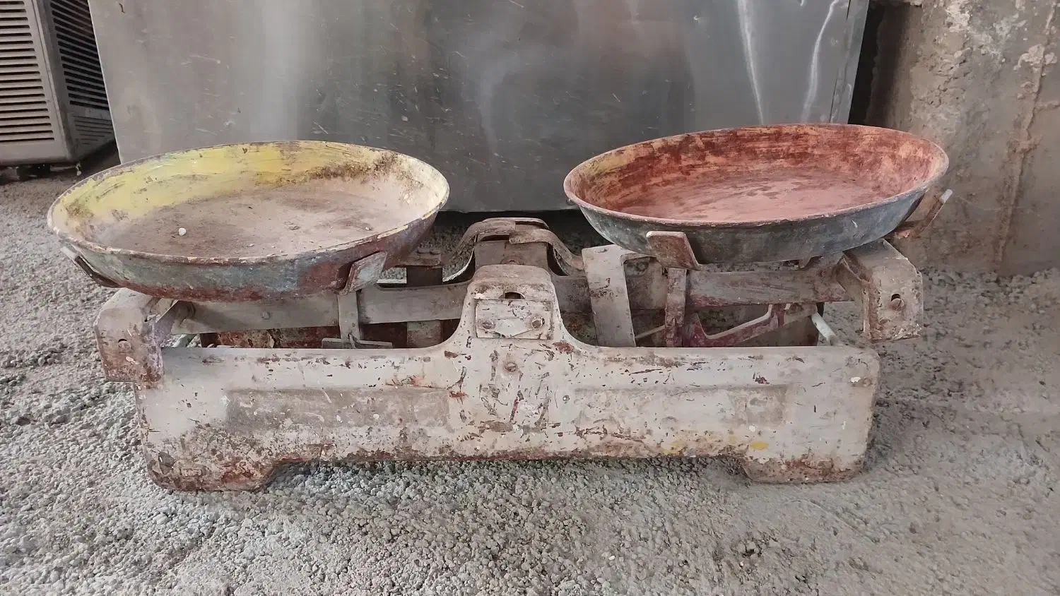 ترازو|کلکسیون اشیاء عتیقه|سرعین, |دیوار