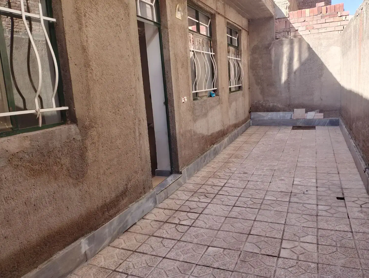 حیاط ویلایی واقع درسیس خ انقلاب کوی قدس|اجارهٔ خانه و ویلا|شبستر, |دیوار