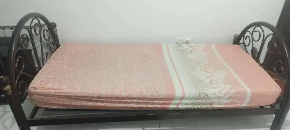 تخت اهنی یک نفر همراه با تشک|تخت و سرویس خواب|تهران, توحید|دیوار