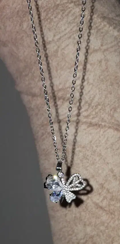 گردنبند پروانه ای|بدلیجات|رشت, معلم|دیوار