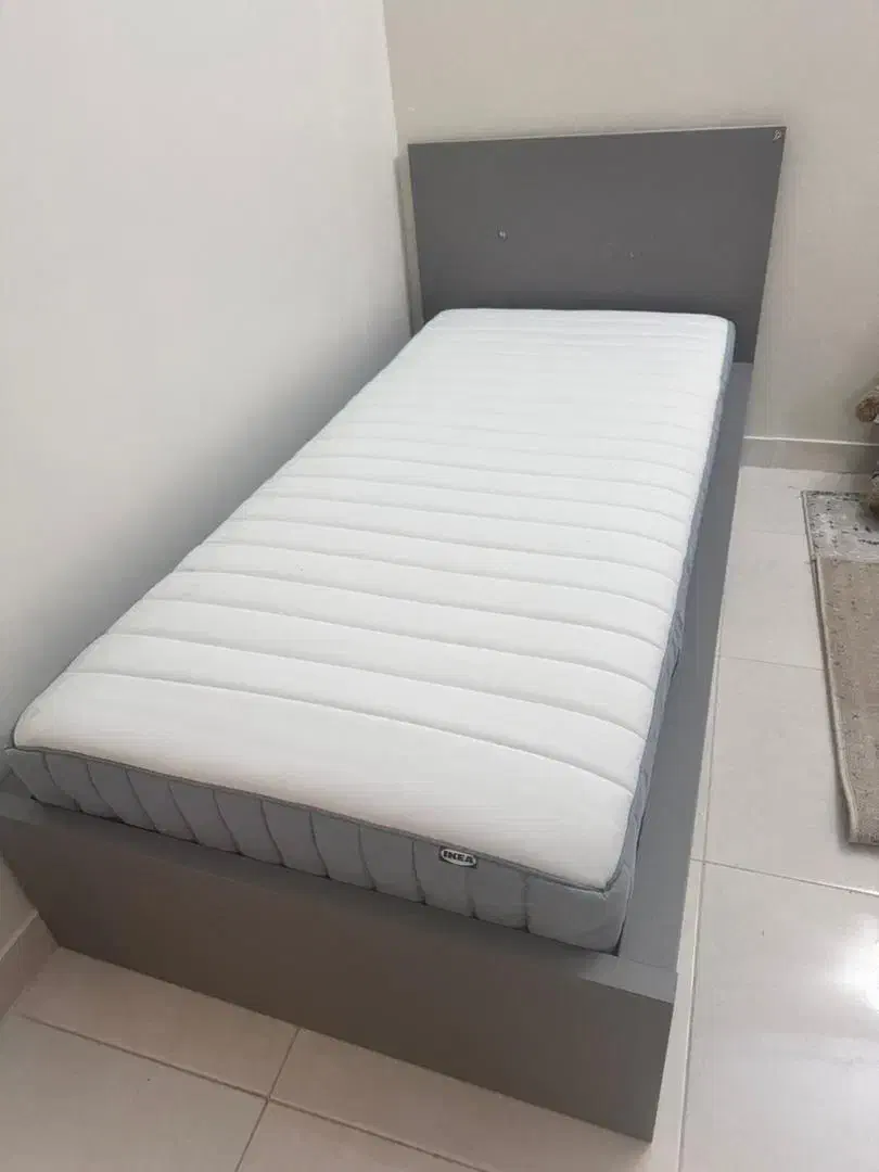 تخت خواب خارجی همراه با تشک برند ایکیا|تخت و سرویس خواب|پردیس, فاز ۱|دیوار