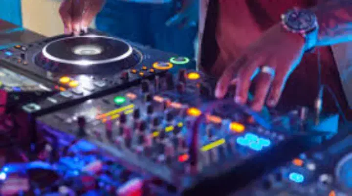 اجرای موزیک زنده و(دیجی) مجالس شادی**|خدمات پذیرایی، مراسم|گلپایگان, |دیوار