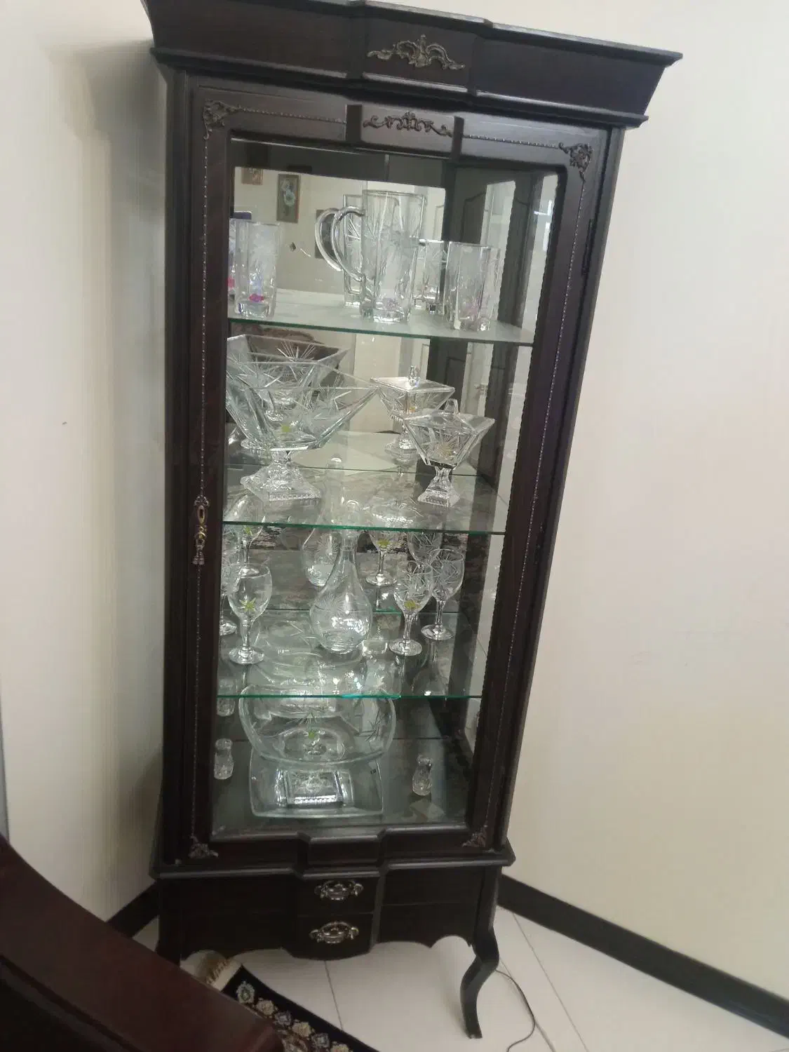 ویترین تمام چوب سالم درحد نو|بوفه، ویترین، کنسول|خاوران, |دیوار