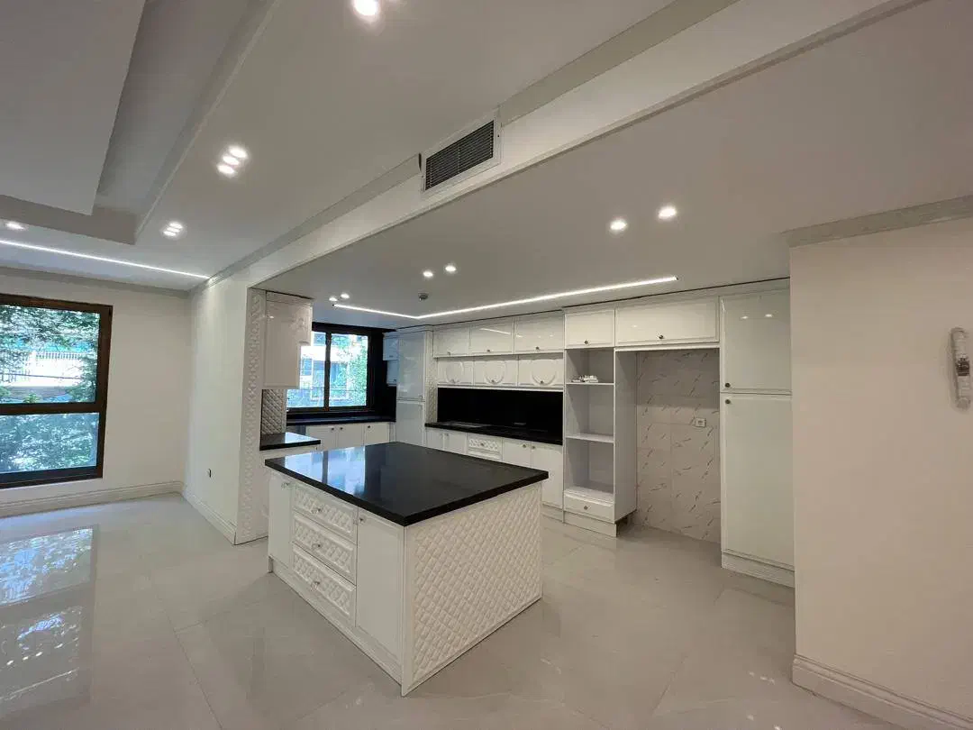 240متر مشرف به باغ سفارت