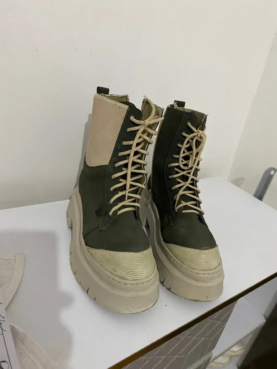 بوت دخترانه|کیف، کفش، کمربند|سلماس, |دیوار