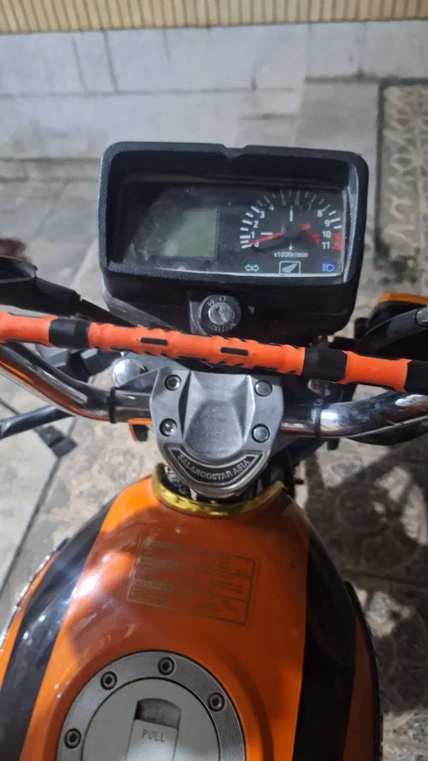 هندا۱۲۵ ۴۰۳مدل|موتورسیکلت|اصفهان, باغ فردوس|دیوار