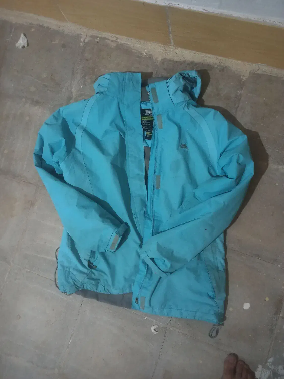 کابشن اورجینال|لباس|سبزوار, پیروزی|دیوار