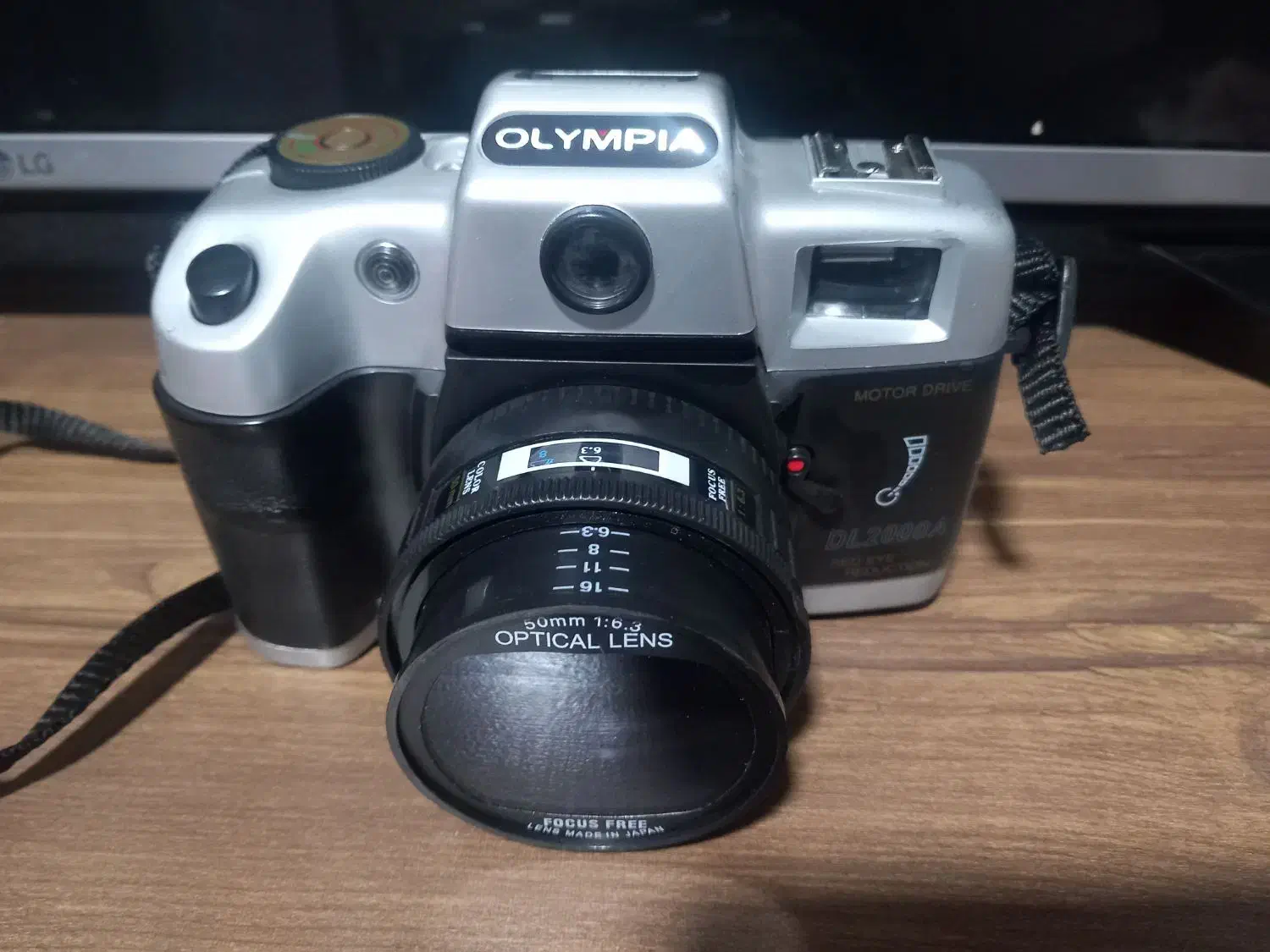 دوربین المپیا|دوربین عکاسی و فیلم‌برداری|پیر بکران, |دیوار