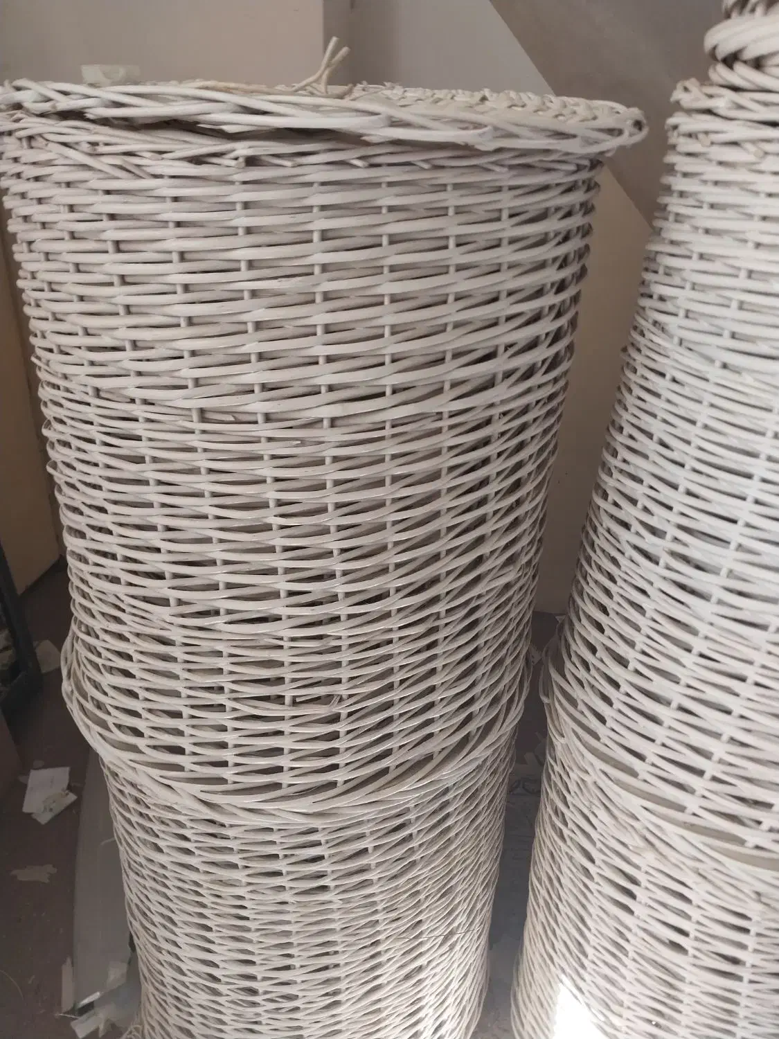 سبد حصیری رنگ شده|صنایع دستی و سایر لوازم تزئینی|اصفهان, بوستان ناژوان|دیوار