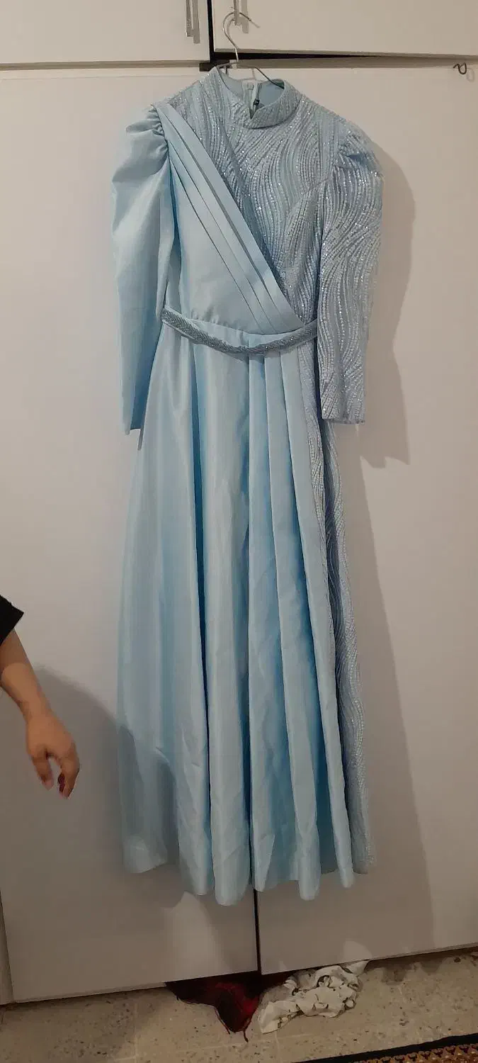 کت. دامن پیرهن|لباس|پلدختر, |دیوار