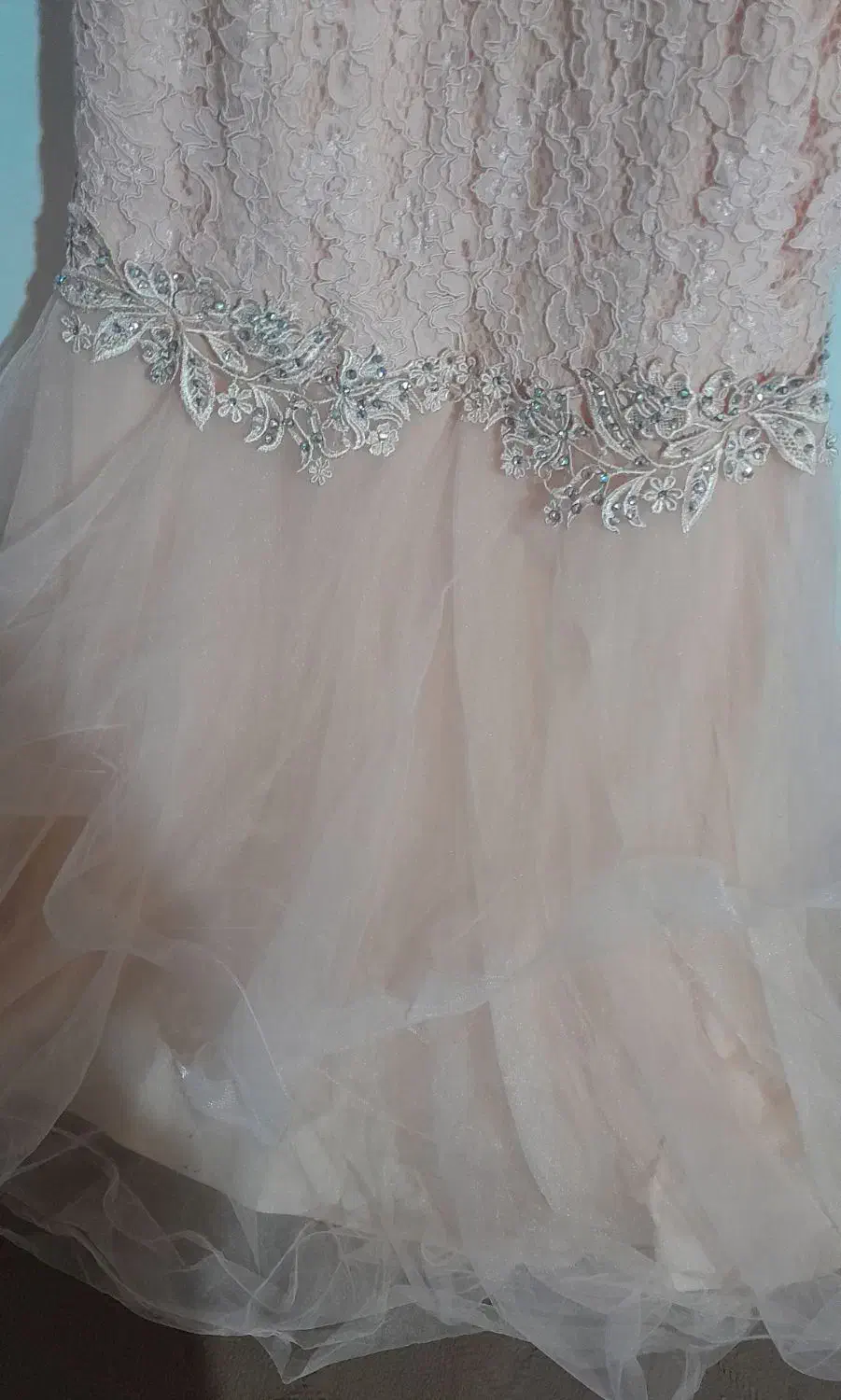 یک عدد لباس مجلسی دون زیبا عروسی فروش داریم|لباس|شاهین دژ, |دیوار