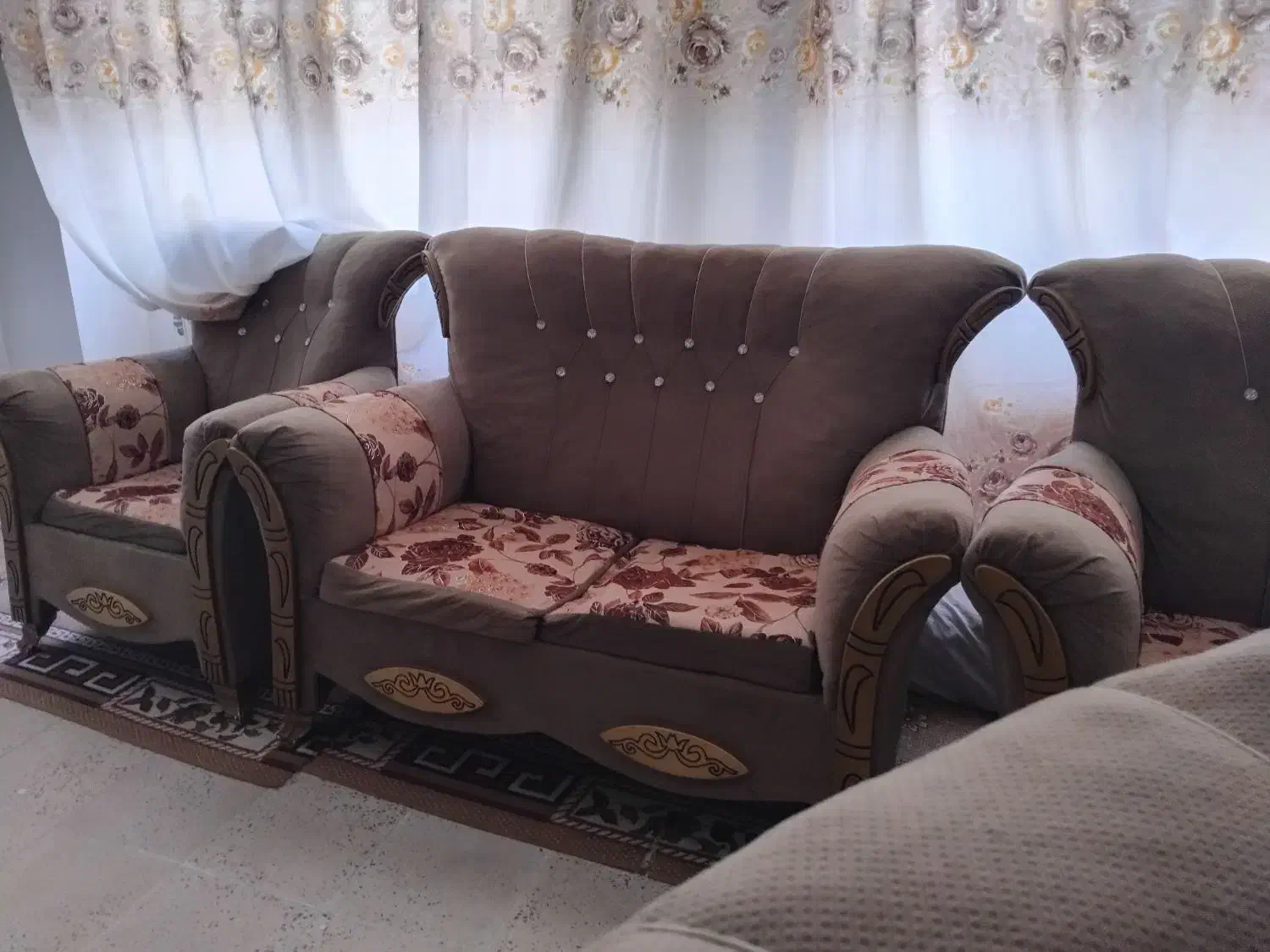 مبل ۷نفره باباندسالم بخاطرجابجای|مبلمان خانگی و میز عسلی|هشتگرد, هشتگرد قدیم|دیوار