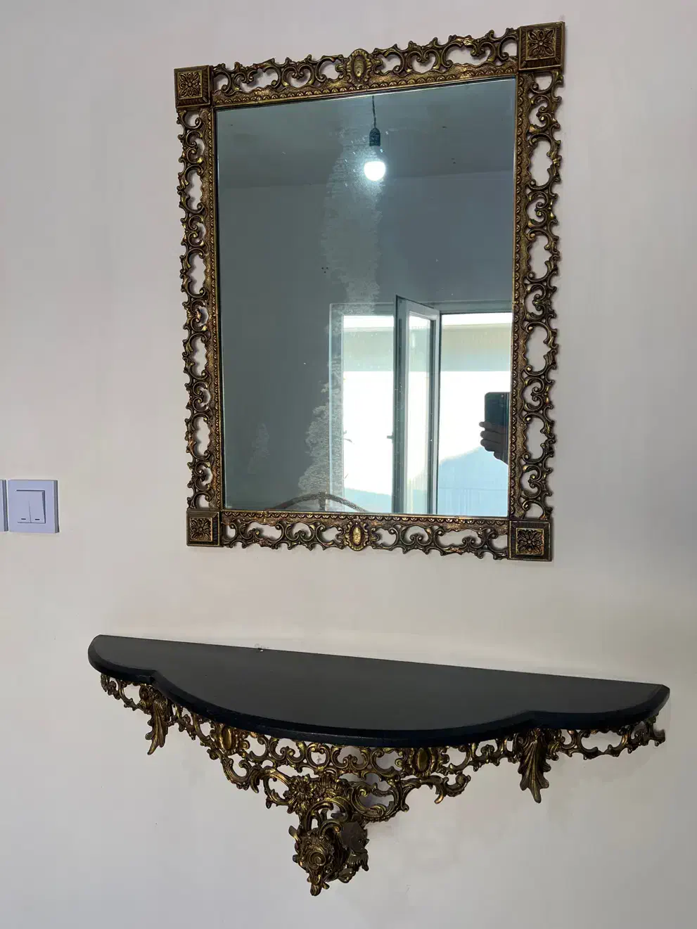 میز وآینه|کلکسیون اشیاء عتیقه|نشتارود, |دیوار