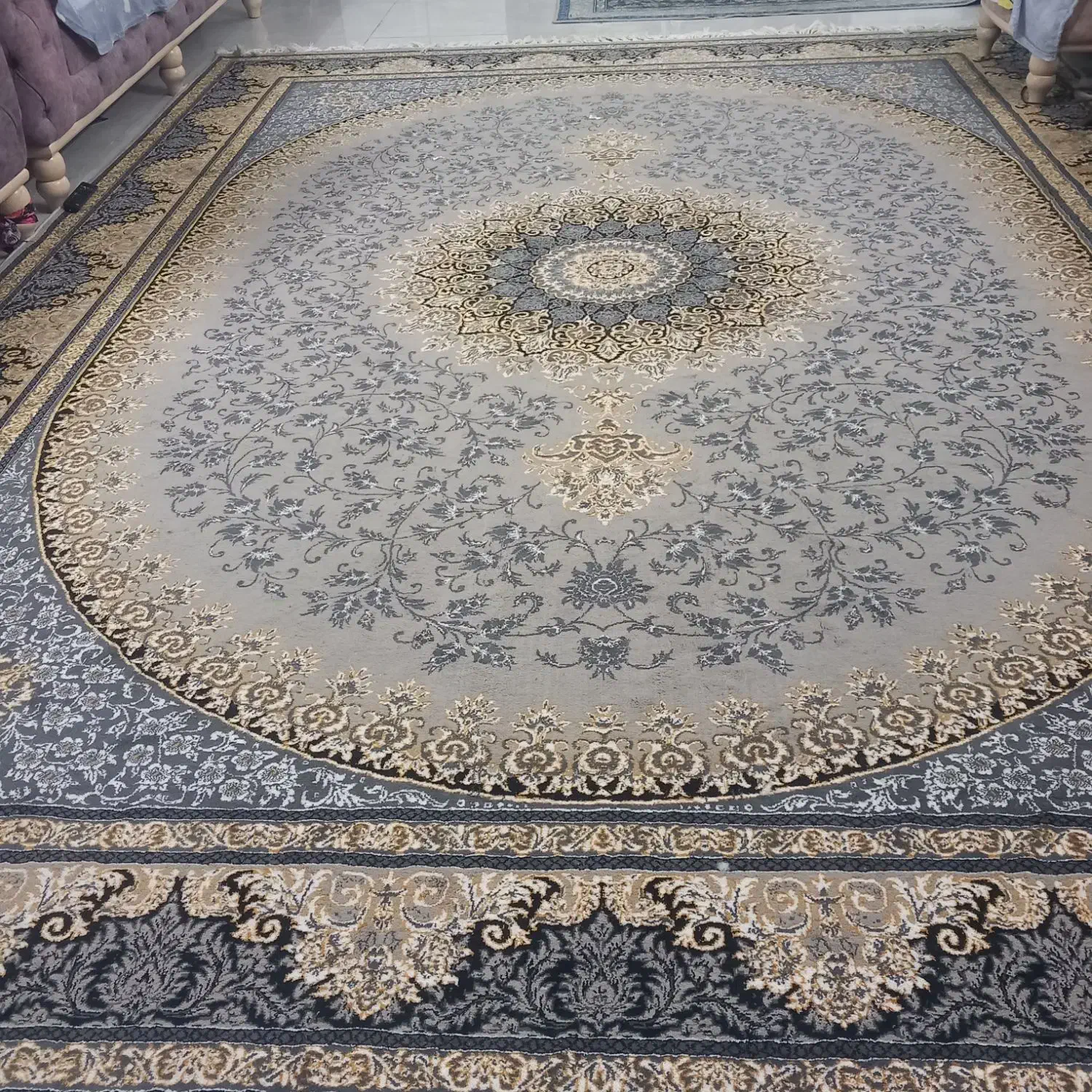 فرش|فرش|اصفهان, پزوه|دیوار