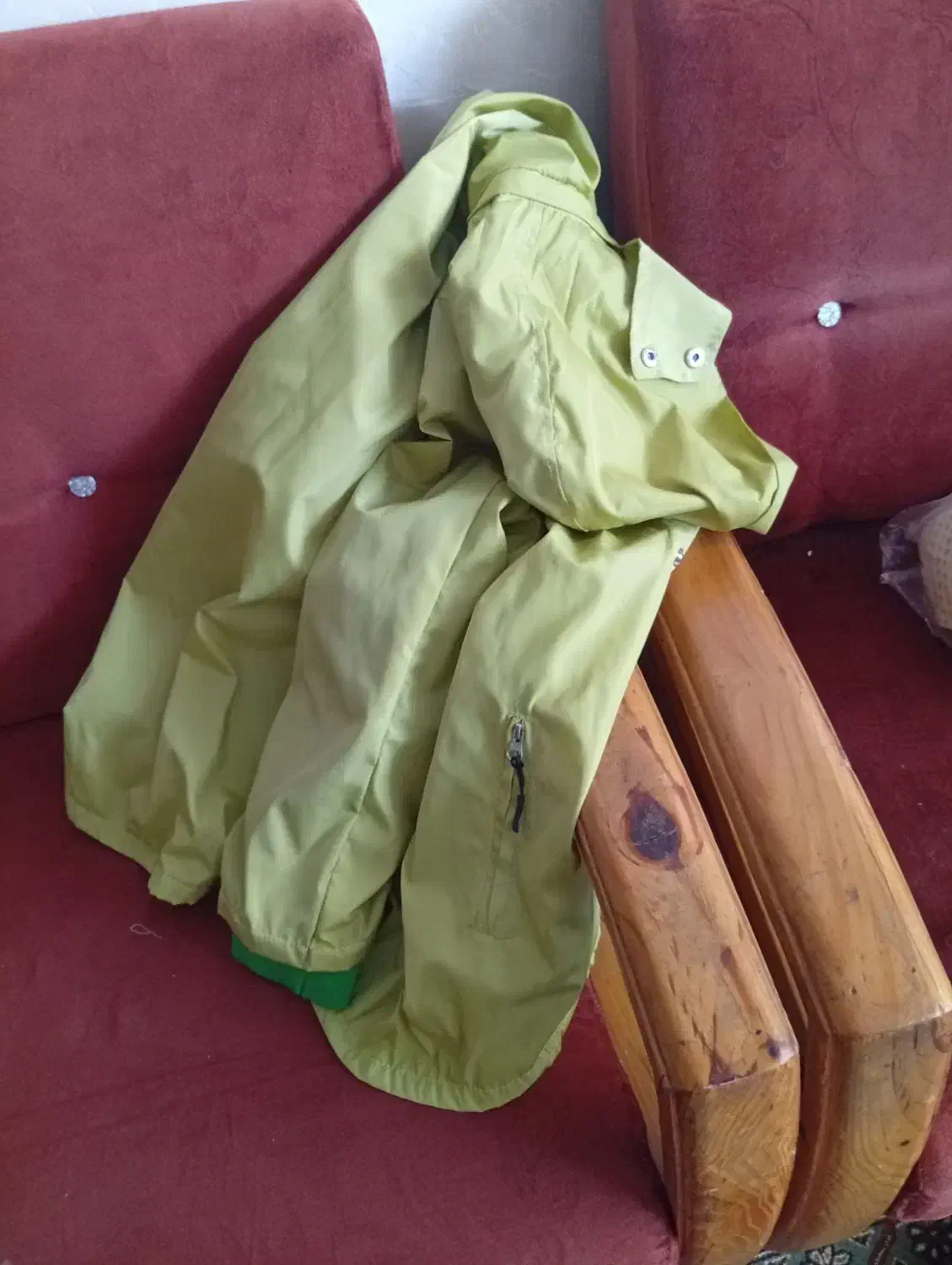 یکعدد کاپشن یا بادگیر|لباس|مرودشت, ژیان|دیوار