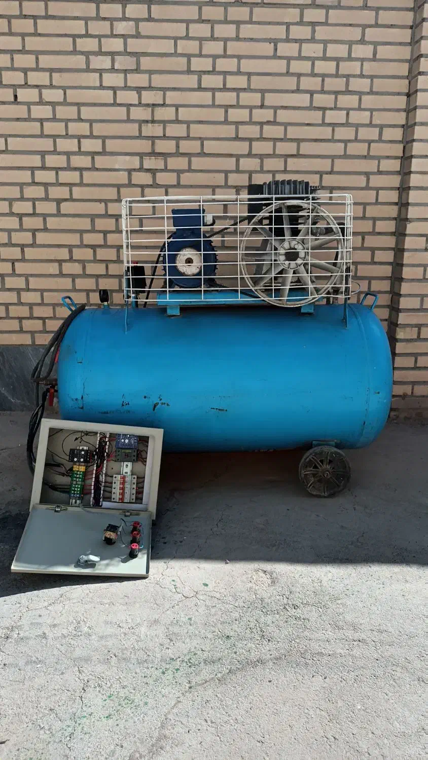 پمپ باد|ابزارآلات|اصفهان, خواجه عمید|دیوار