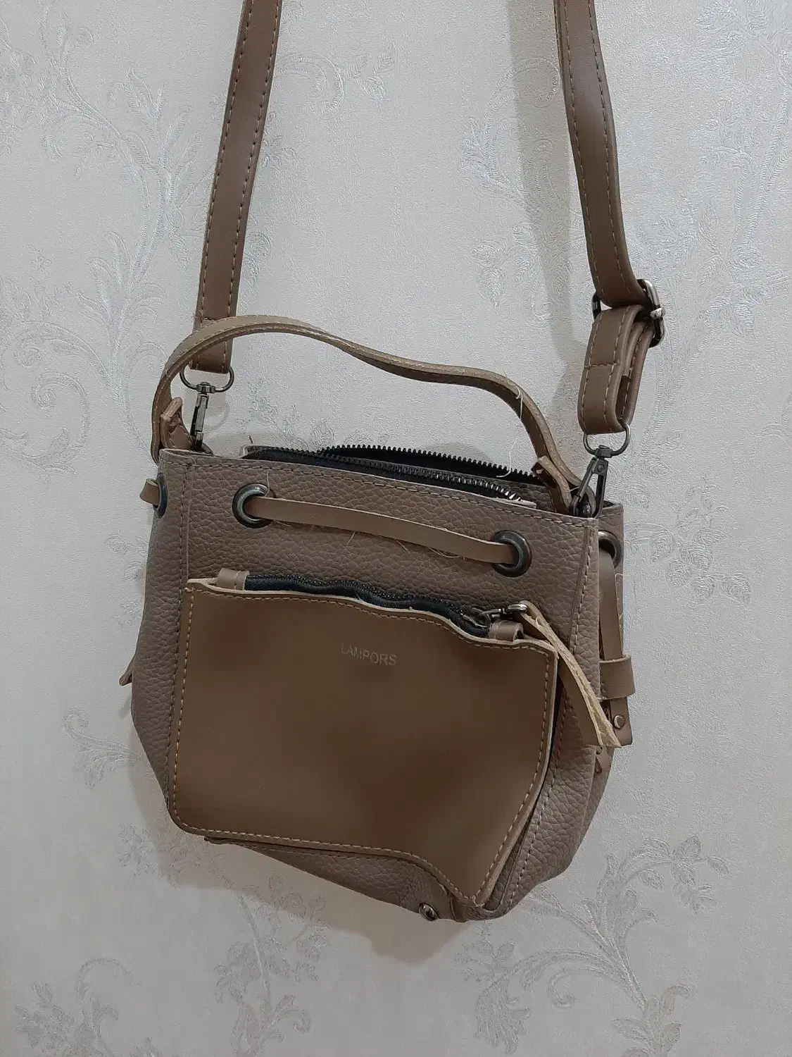 مانتو و اشانتیون|لباس|بروجرد, |دیوار