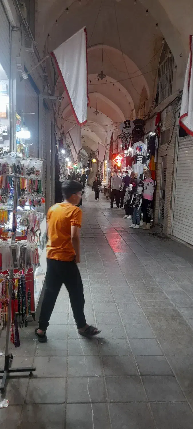 حجره طبقه پایین سنتی کاگل سنتی  و تروتمیز،|اجارهٔ مغازه و غرفه|کاشان, بازار کاشان|دیوار