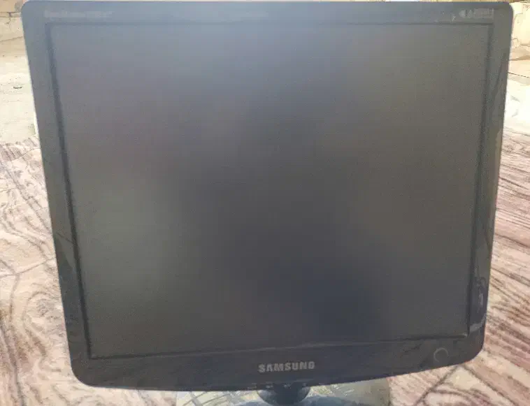مانیتور lcd|قطعات و لوازم جانبی رایانه|نجف‌آباد, صالح آباد|دیوار