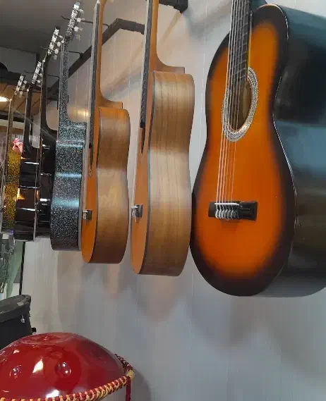 گیتار های خوش صدا و خوش قیمت و ریگلاژ شده|گیتار، بیس، امپلیفایر|کرمان, |دیوار