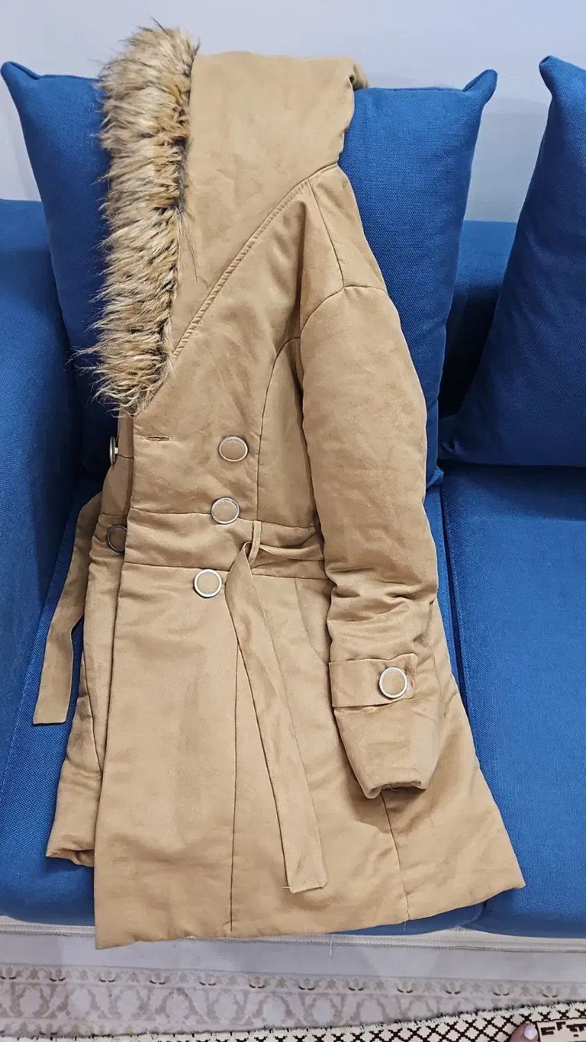 پالتو آستردار کلاه خزدار|لباس|صدرا-فارس, فاز ۱|دیوار