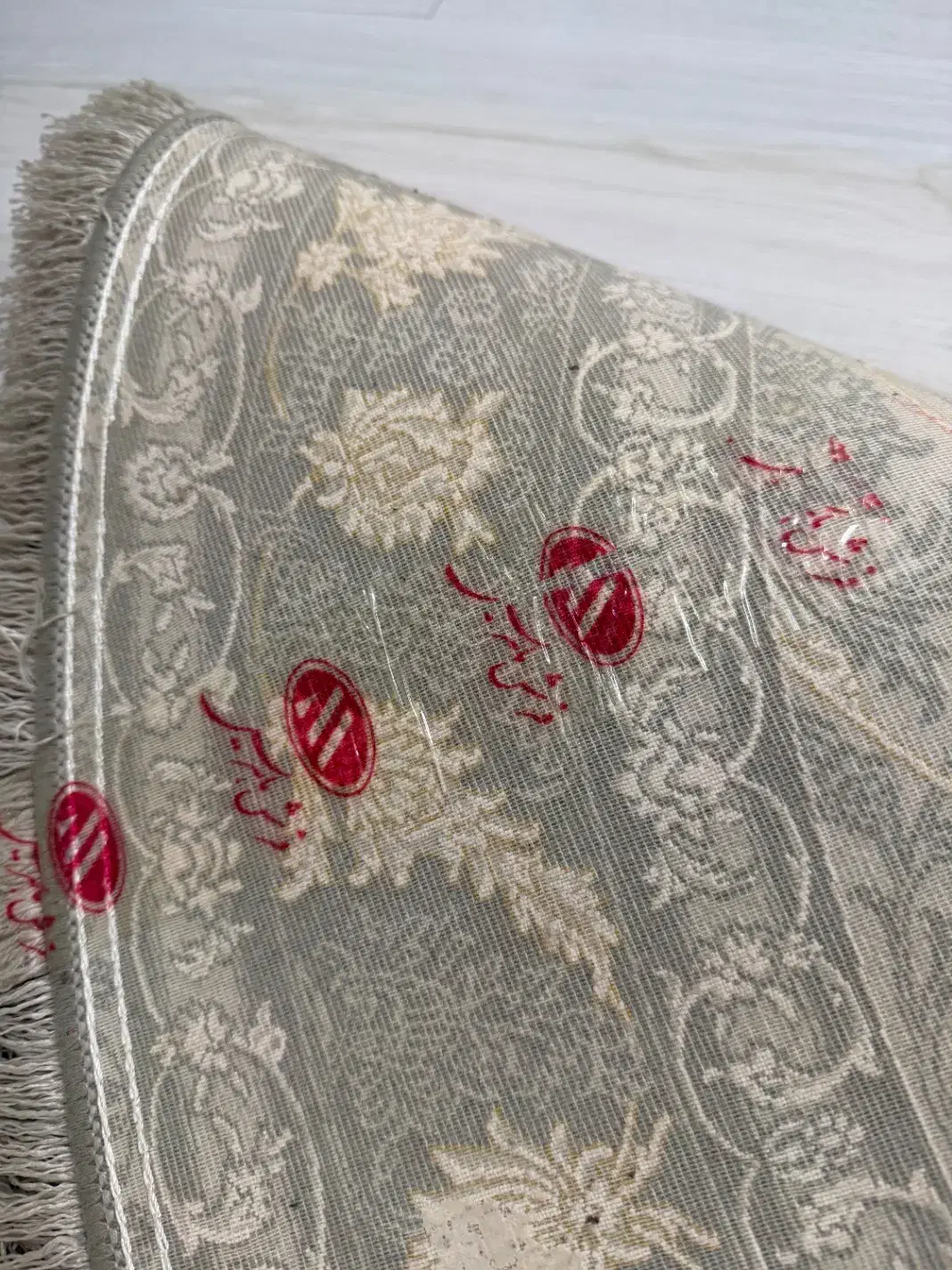 فرش گرد|فرش|فردیس, فردیس|دیوار