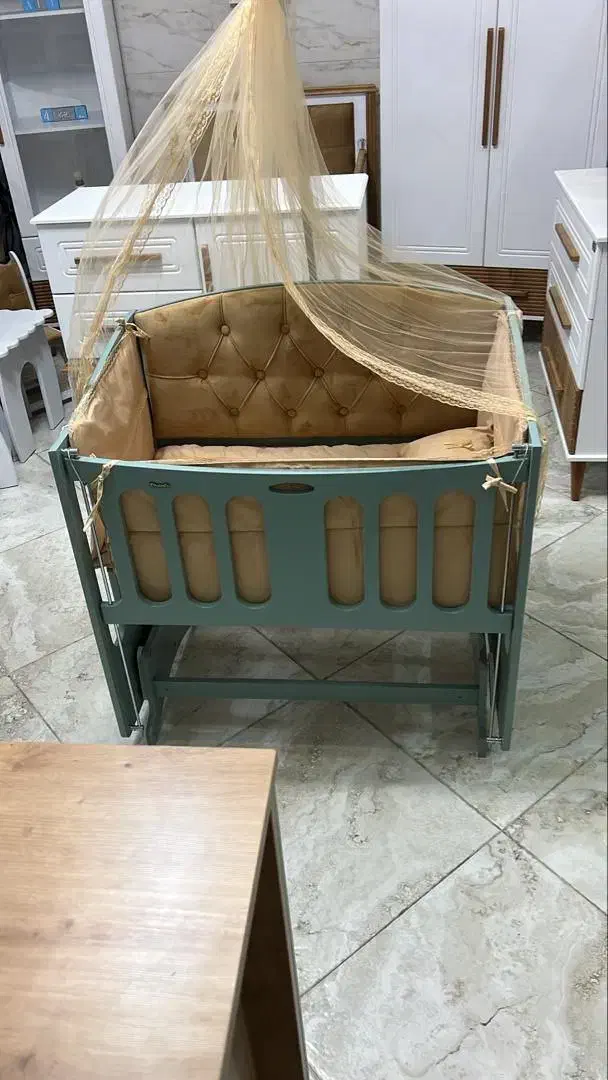 تخت و گهواره|کفش و لباس بچه|مینودشت, |دیوار