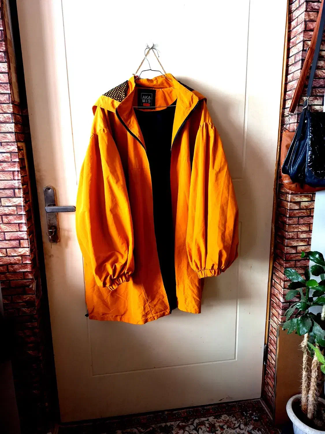 مانتو پالتو در حد تقریبی ۱۰۰عدد یک جا میفروشم|لباس|سهند, |دیوار