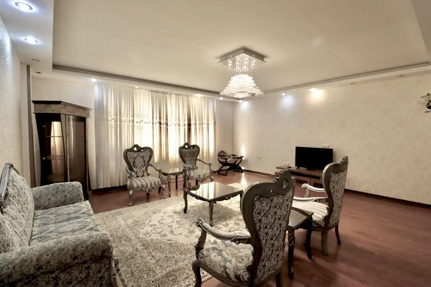 اپارتمان مبله لوکس تاچارا|اجارهٔ کوتاه‌مدت آپارتمان و سوئیت|شیراز, دینکان|دیوار