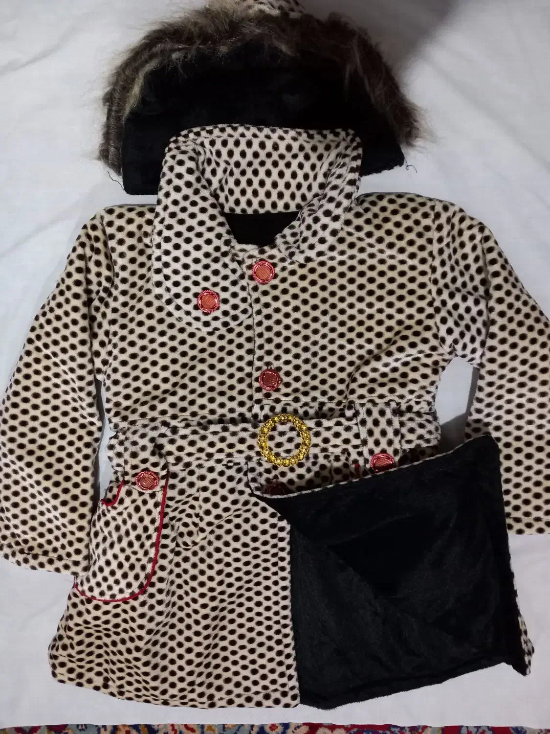 کابشن و سیوشرت|لباس|مشکیندشت, |دیوار