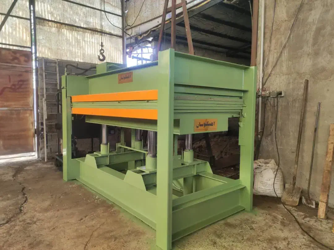 دستگاه پرس نجاری مارک آهنکوبان برای درب|ماشین‌آلات صنعتی|بابل, |دیوار