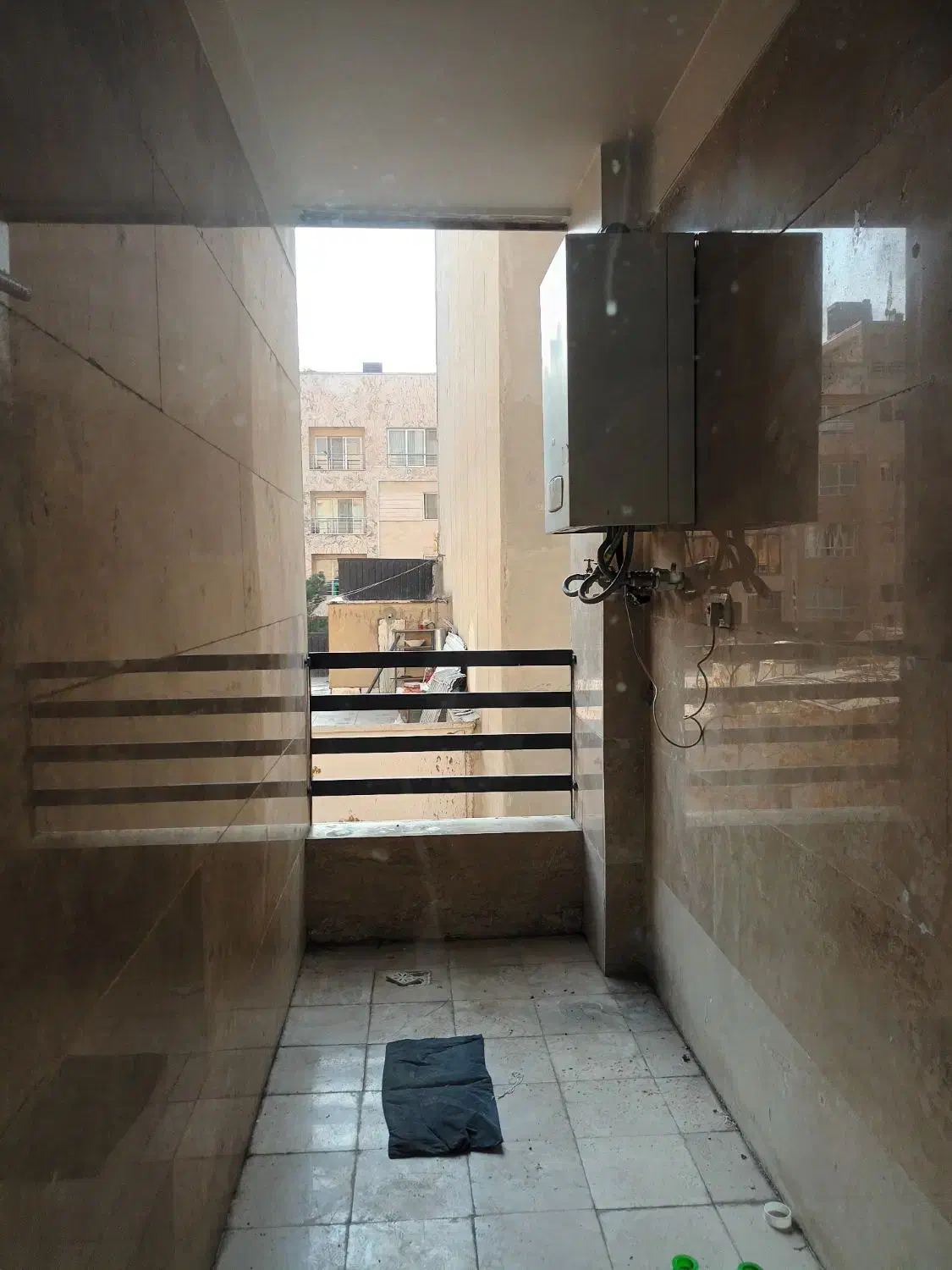 ۱۰۰ متر دو خوابه *روبه کوچه